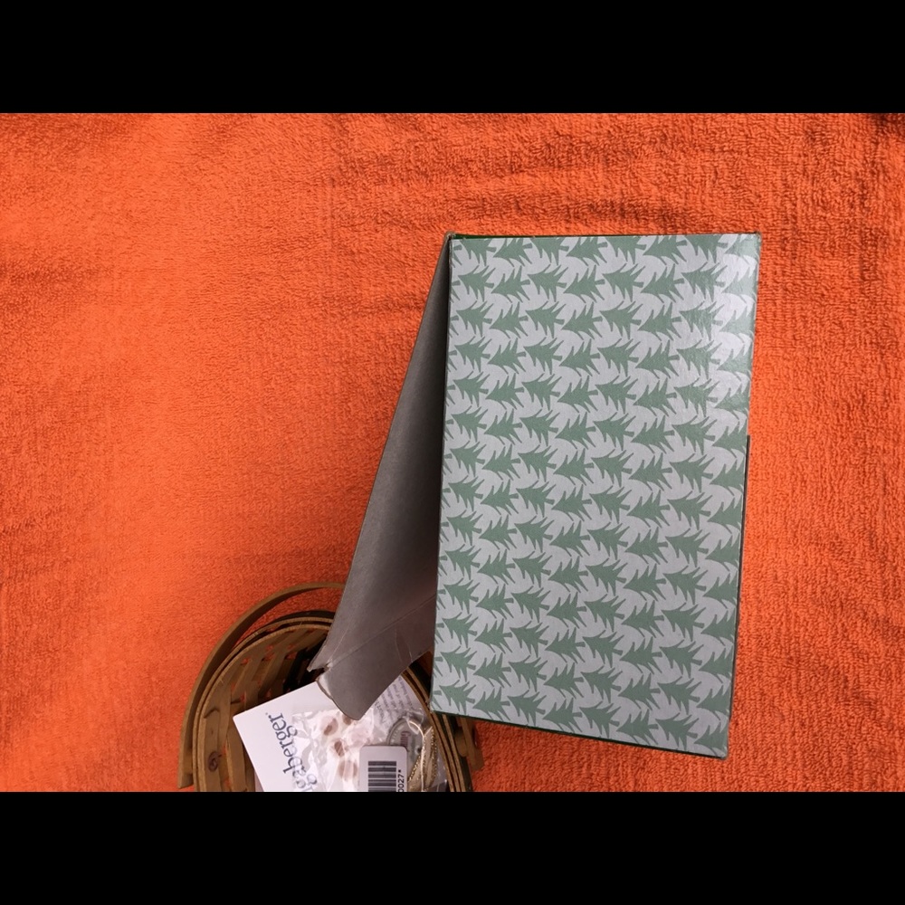 Longaberger 2004 Green Gumdrop Basket - Picture 9 of 10